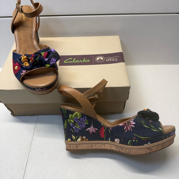 Clarks - Picture 1 of 8